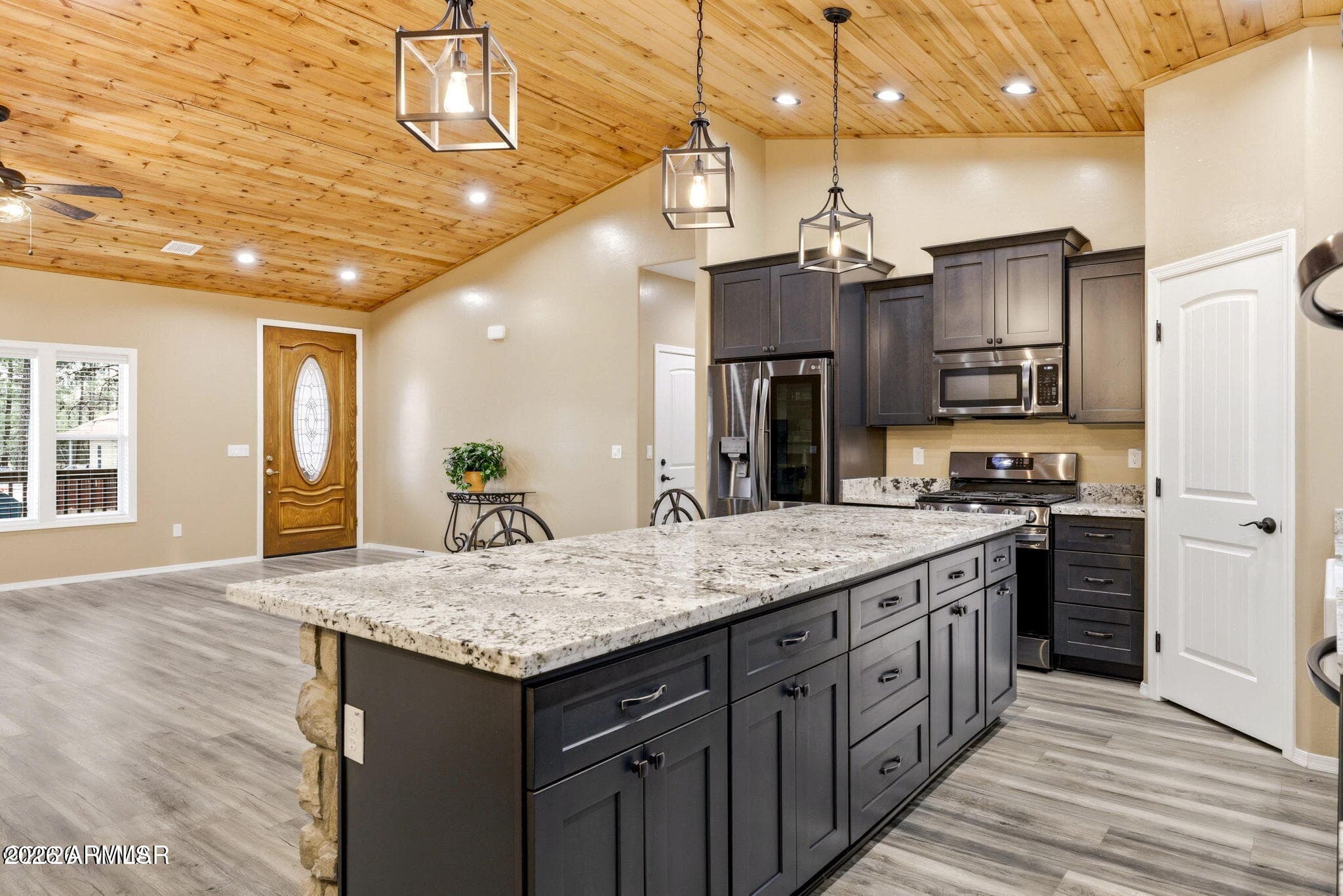 261 N FOX Run, Show Low, AZ 85901 — photo 14 of 44