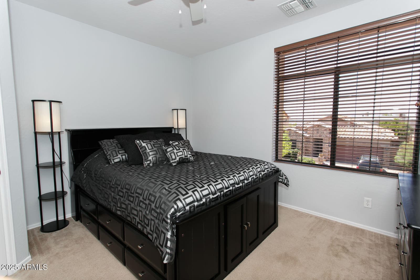 6903 E PORTIA Street, Mesa, AZ 85207 — photo 6 of 60