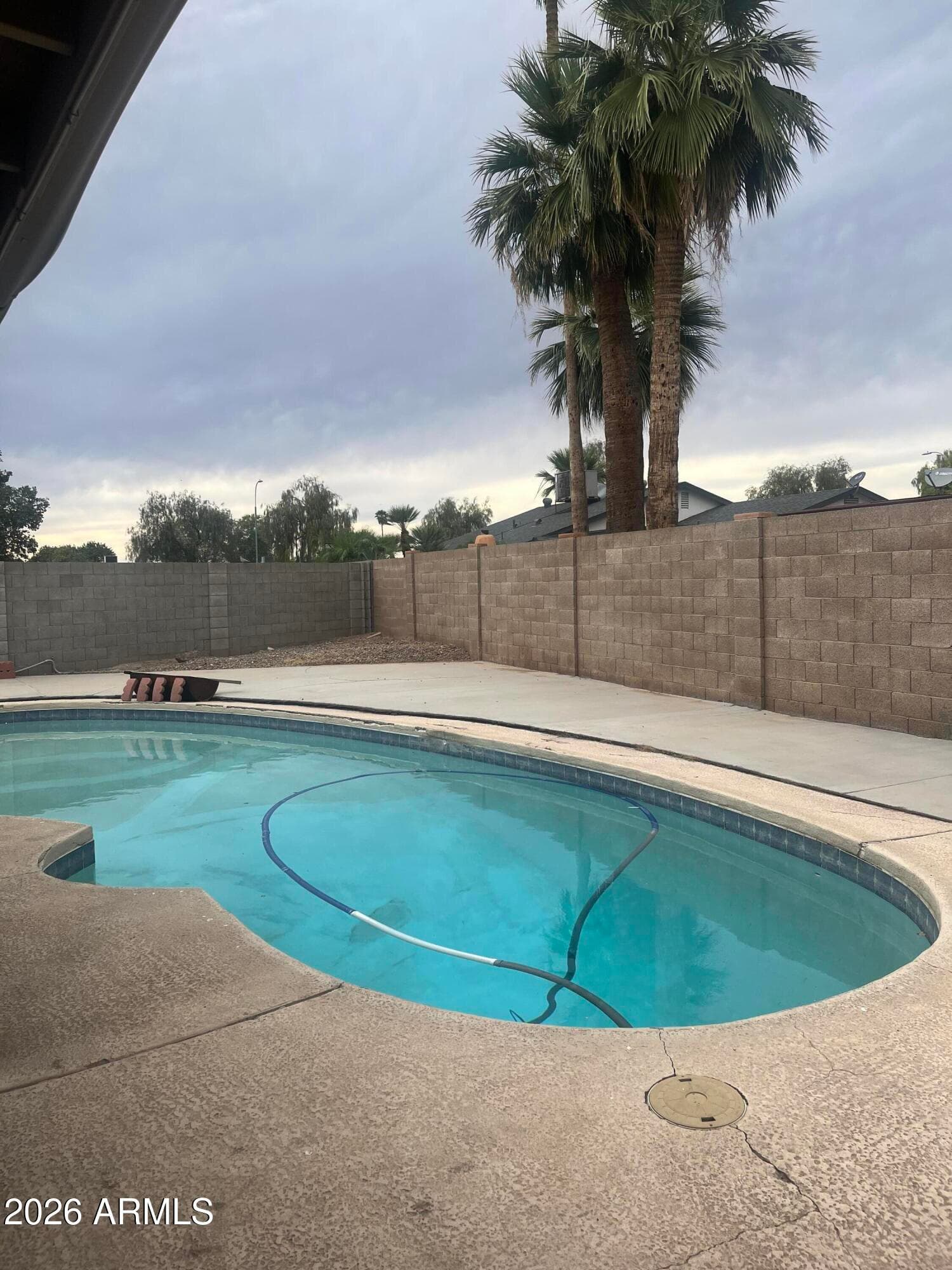8226 W MONTECITO Avenue, Phoenix, AZ 85033 — photo 4 of 7
