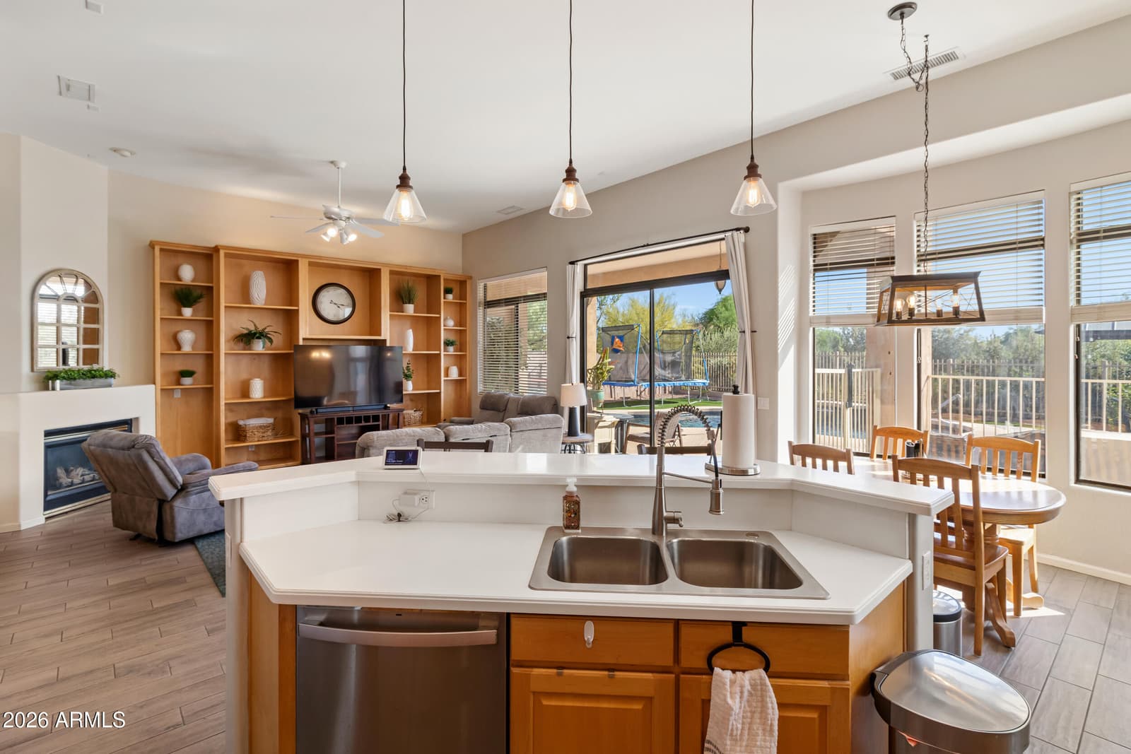5219 E HASHKNIFE Road, Phoenix, AZ 85054 — photo 9 of 29