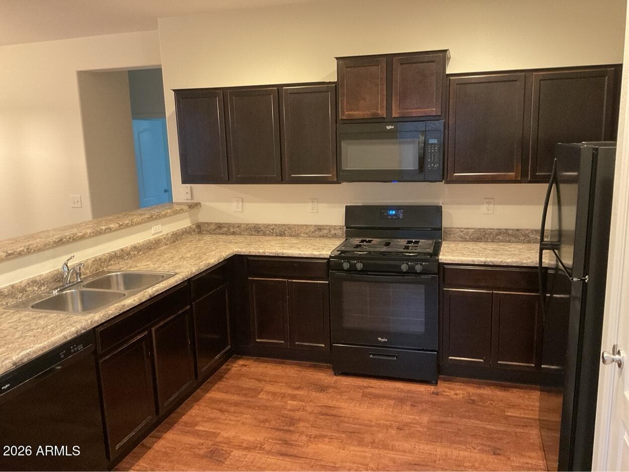 8141 W Encinas Lane, Phoenix, AZ 85043 — photo 4 of 15