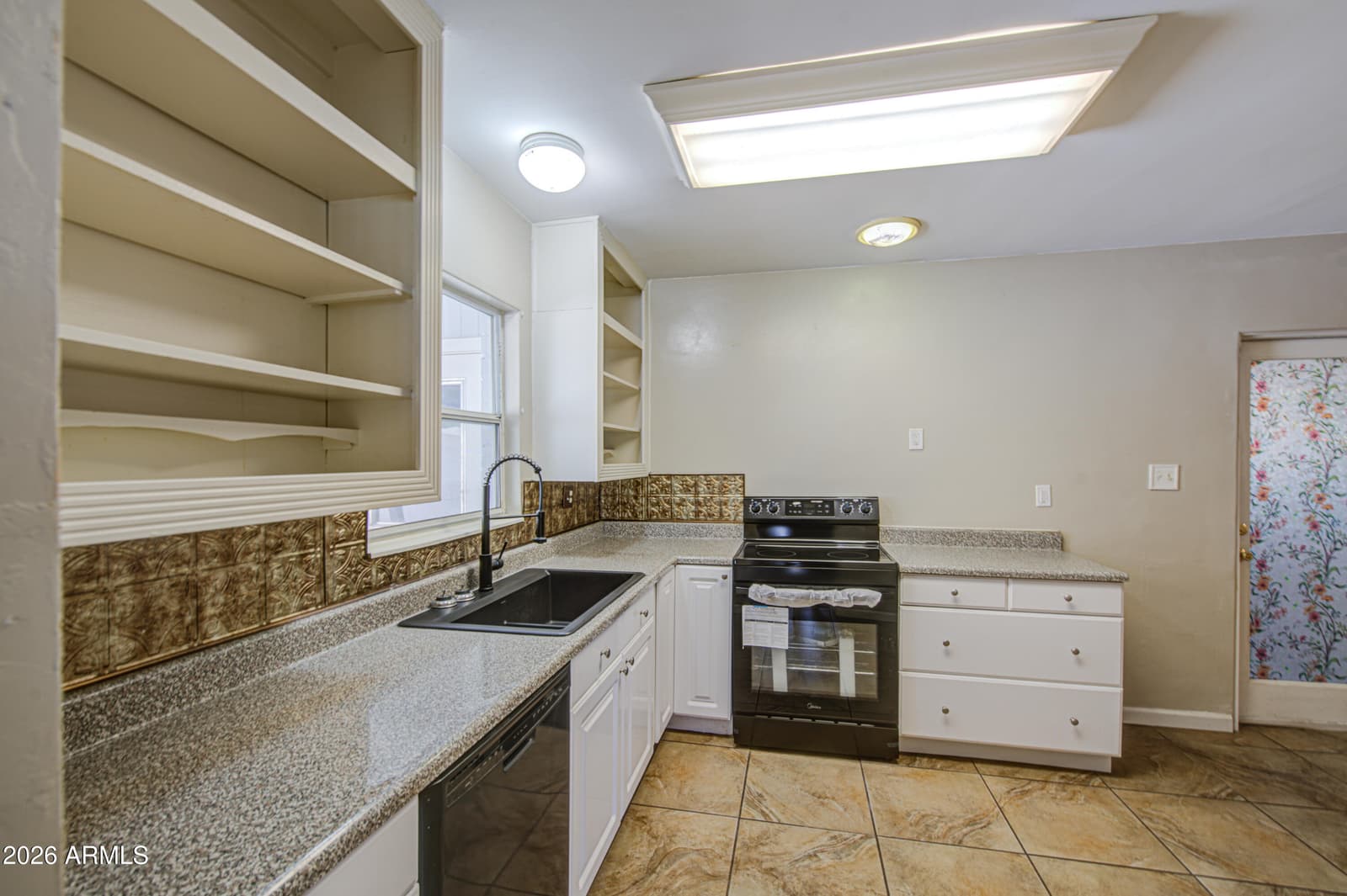 914 N CAMERON Avenue, Casa Grande, AZ 85122 — photo 13 of 45