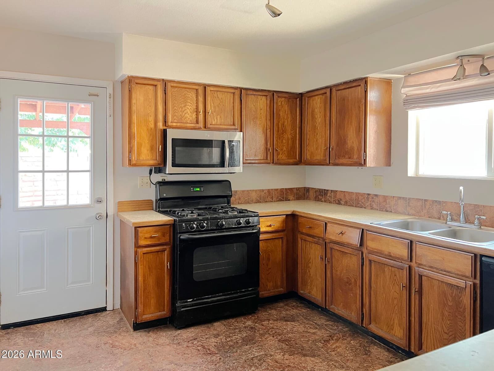 811 TACOMA Place, Sierra Vista, AZ 85635 — photo 5 of 16