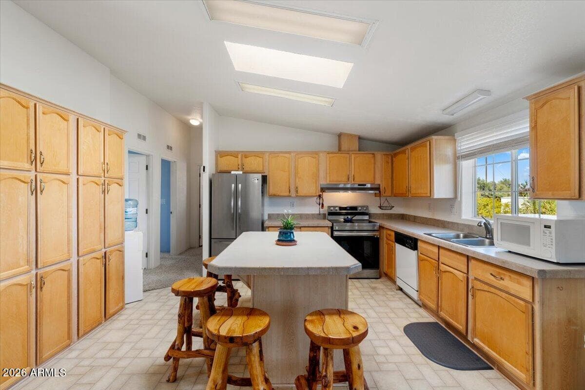 4580 N TAGALONG Trail, Rimrock, AZ 86335 — photo 10 of 37