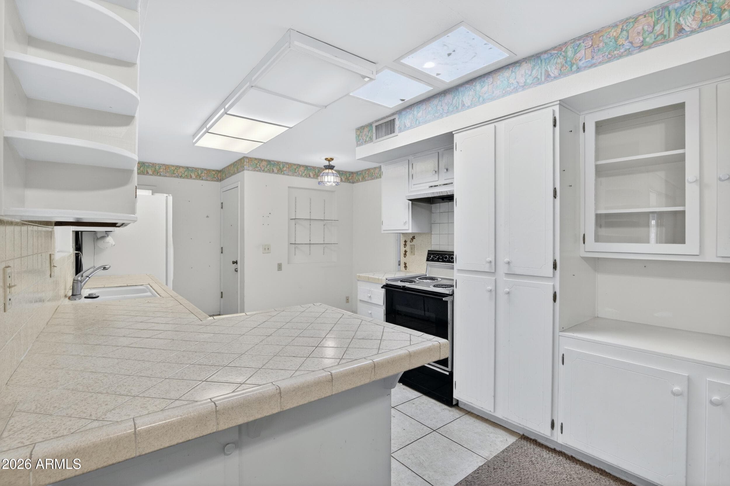 10317 W ANDOVER Avenue, Sun City, AZ 85351 — photo 5 of 34