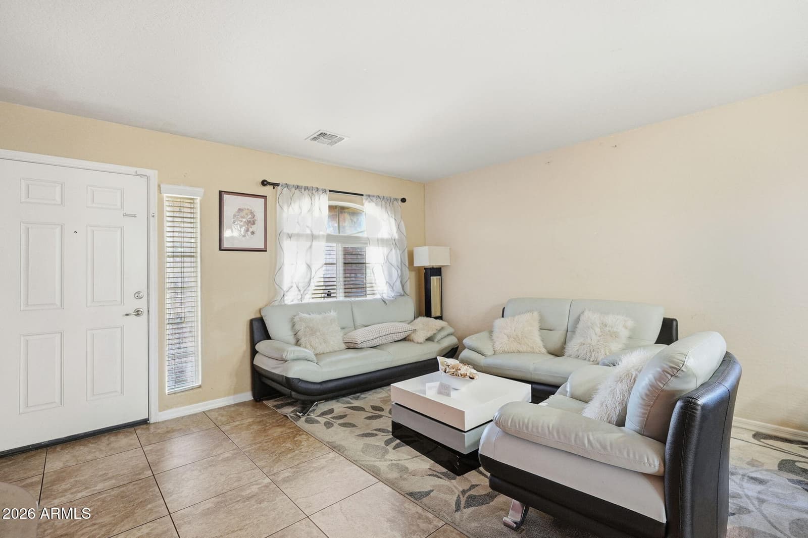 5603 S 27TH Drive, Phoenix, AZ 85041 — photo 5 of 27