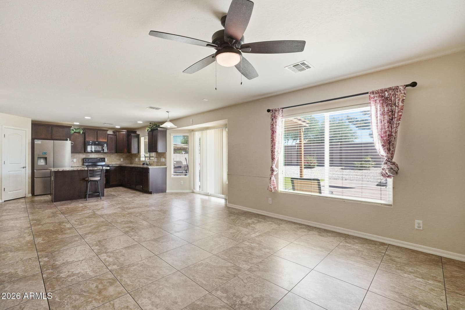 5603 S 27TH Drive, Phoenix, AZ 85041 — photo 8 of 27