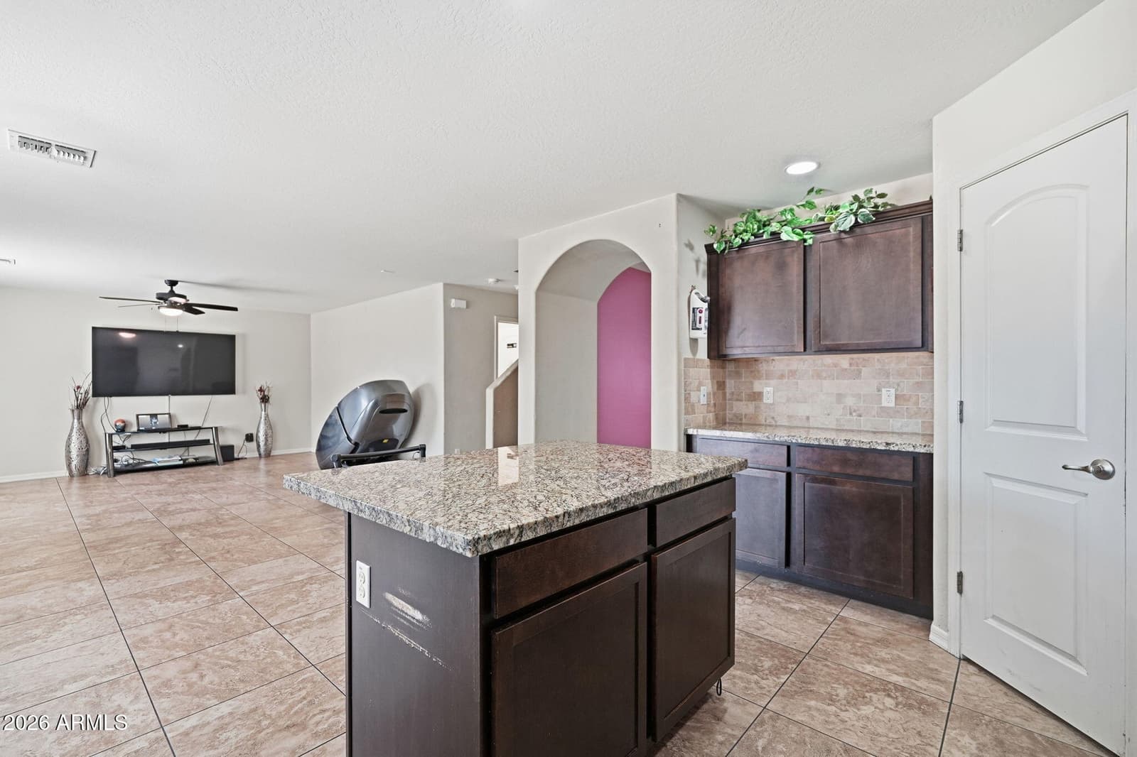 5603 S 27TH Drive, Phoenix, AZ 85041 — photo 11 of 27