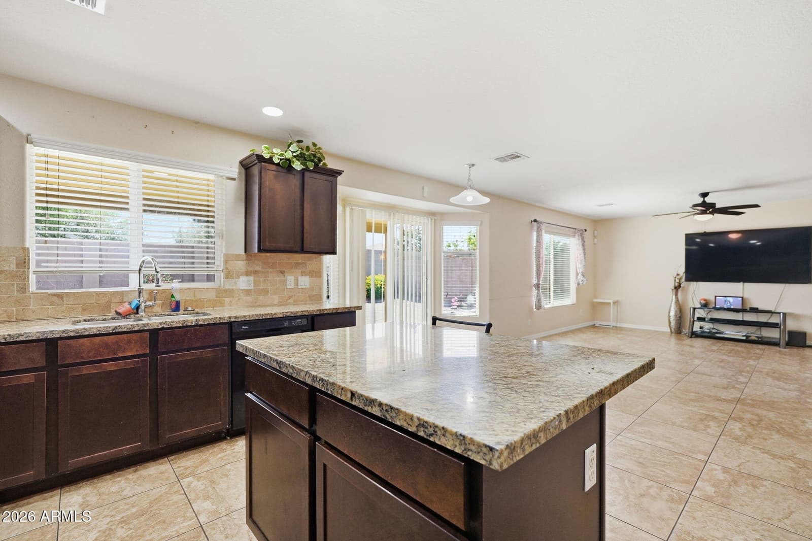 5603 S 27TH Drive, Phoenix, AZ 85041 — photo 12 of 27
