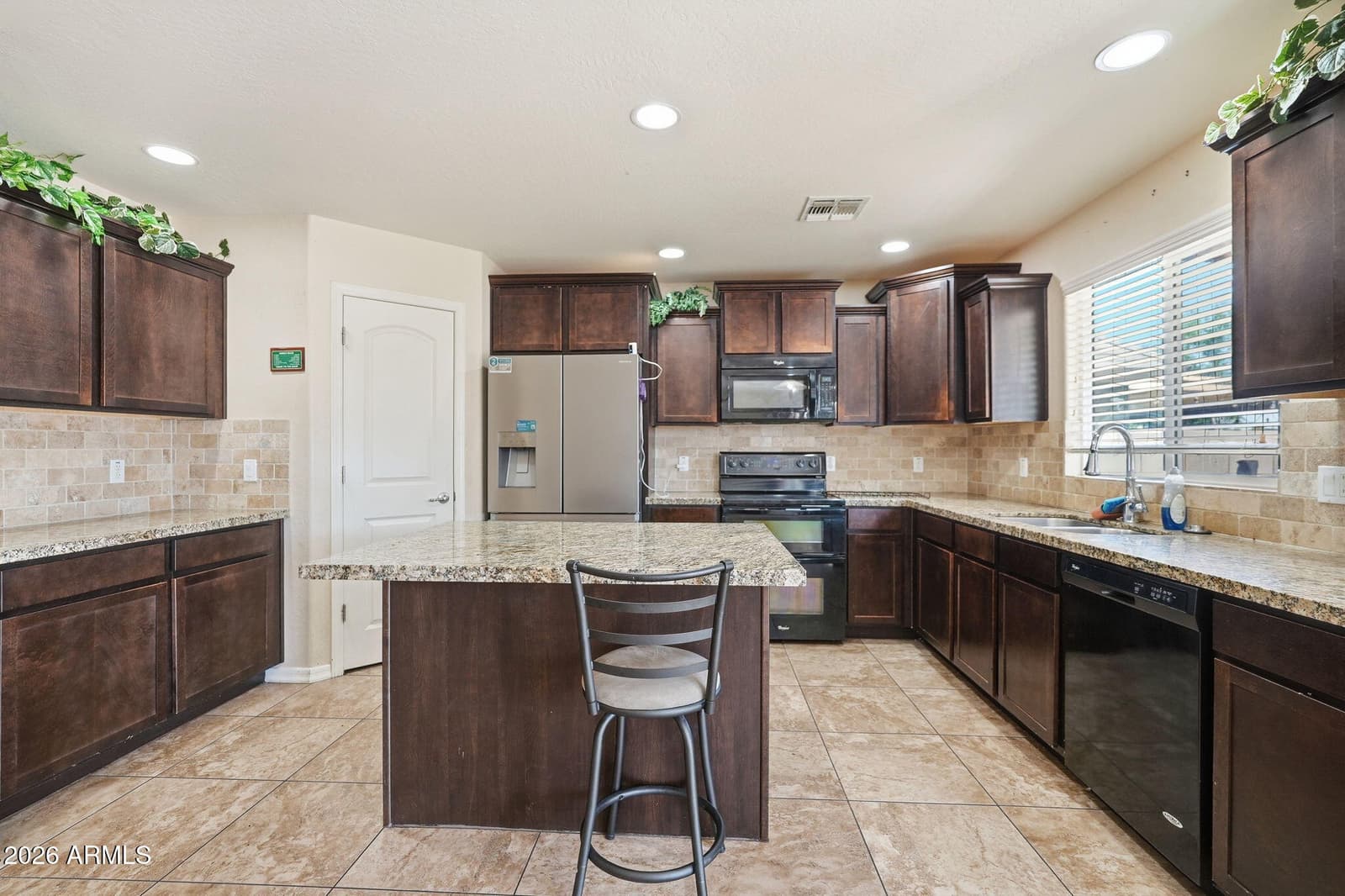 5603 S 27TH Drive, Phoenix, AZ 85041 — photo 3 of 27