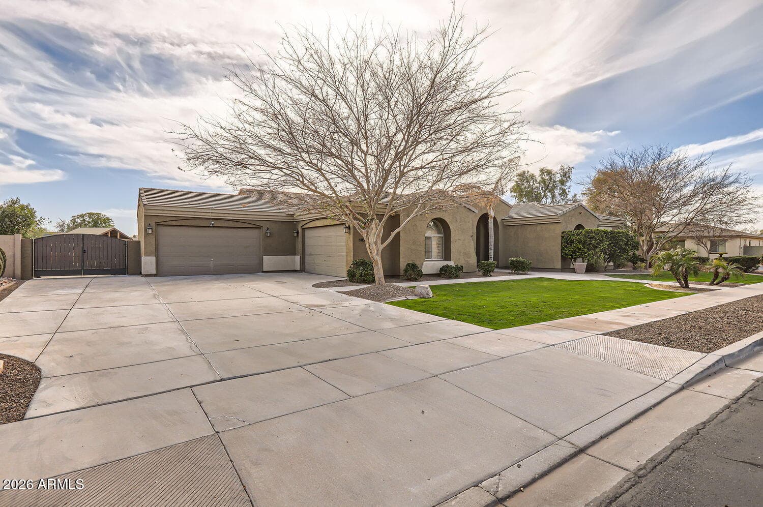 8115 W SAN MIGUEL Avenue, Glendale, AZ 85303 — photo 4 of 38