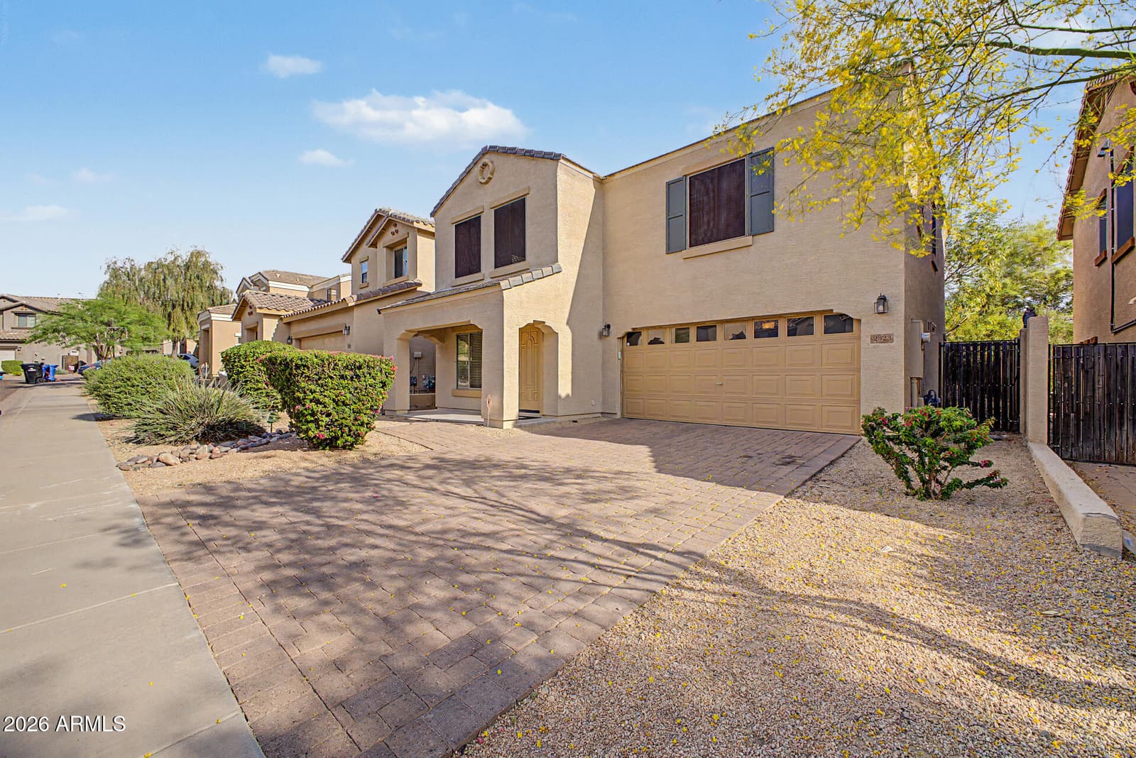 2323 W HUNTER Court, Phoenix, AZ 85085 — photo 4 of 33