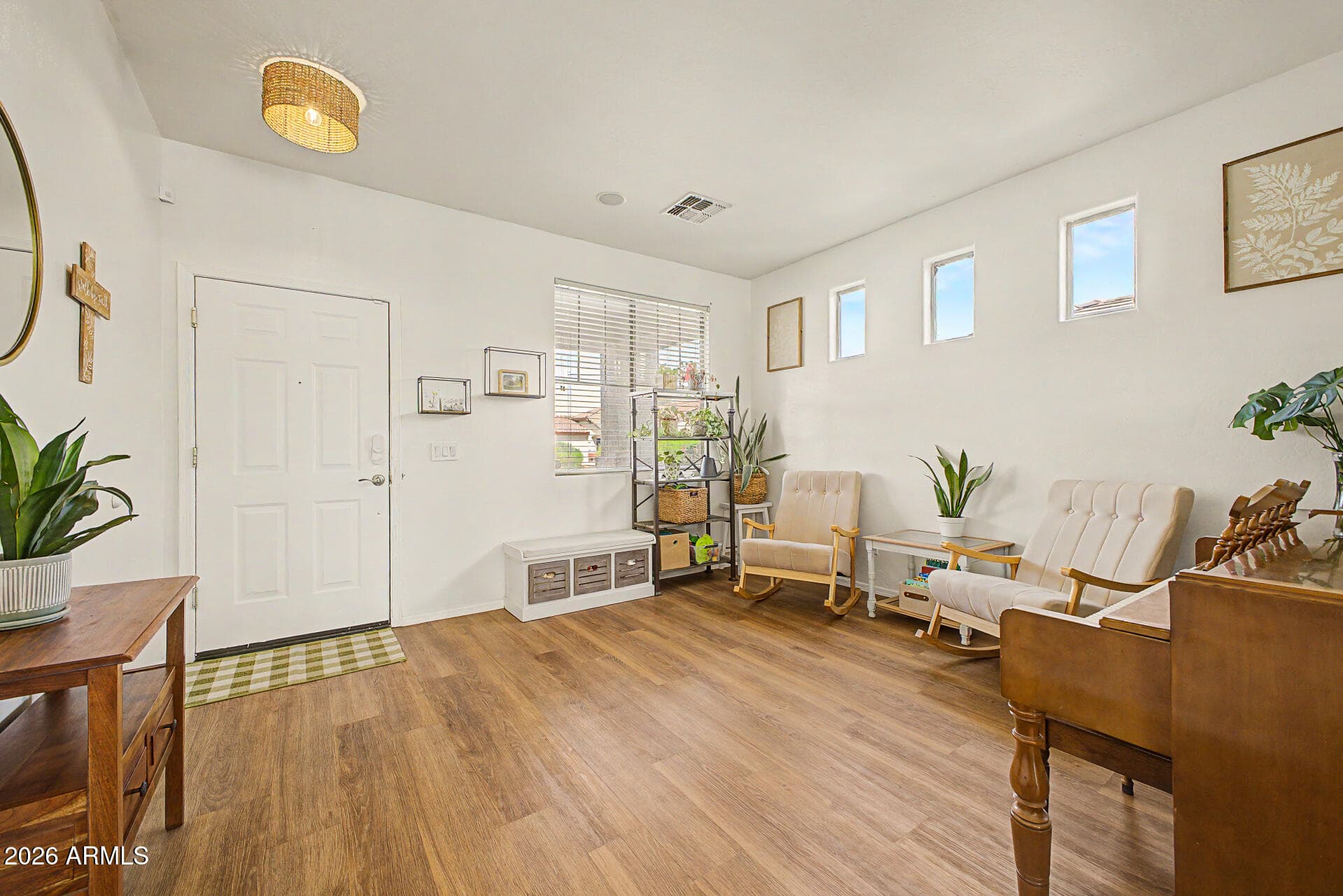 6025 S 15TH Drive, Phoenix, AZ 85041 — photo 4 of 42