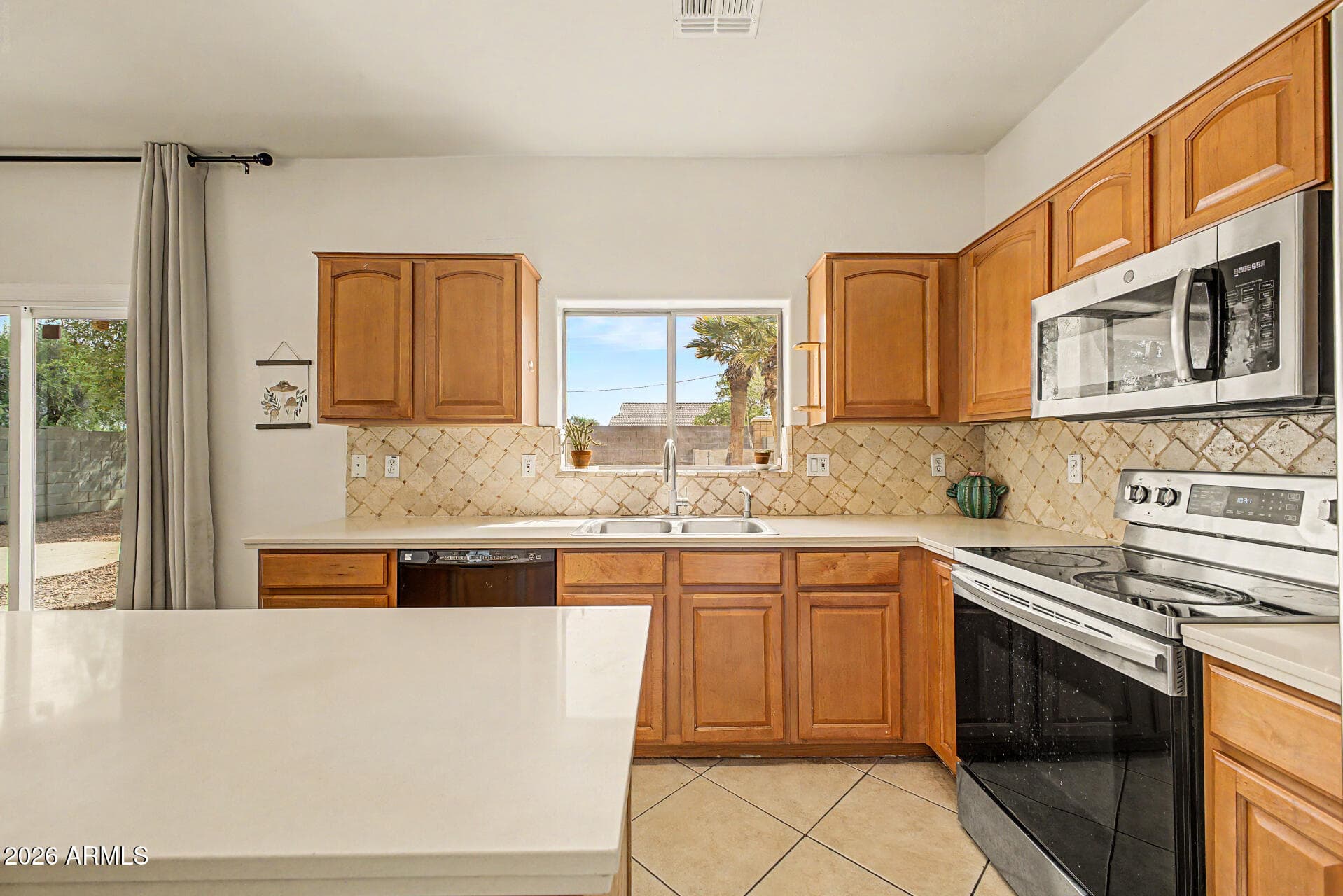 6025 S 15TH Drive, Phoenix, AZ 85041 — photo 16 of 42
