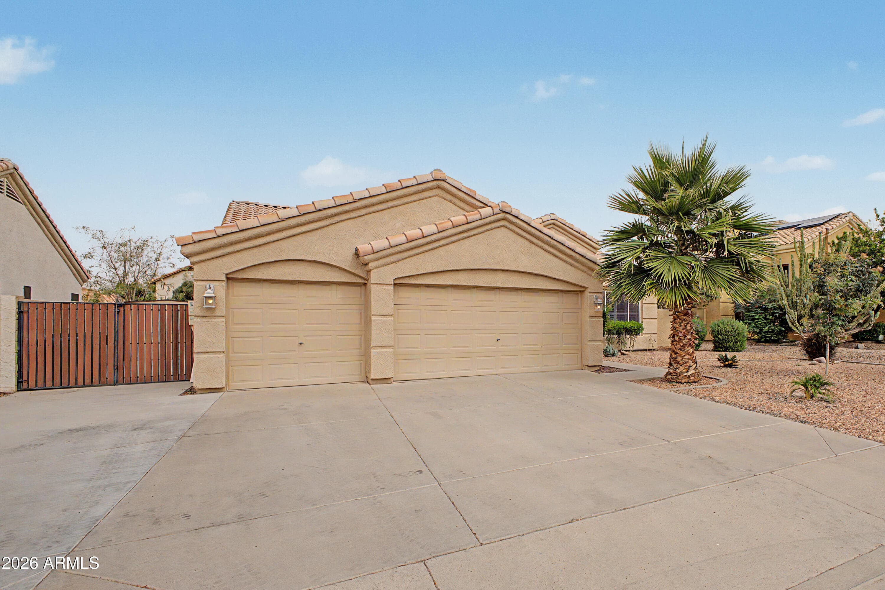 2246 S REVOLTA, Mesa, AZ 85209 — photo 3 of 26