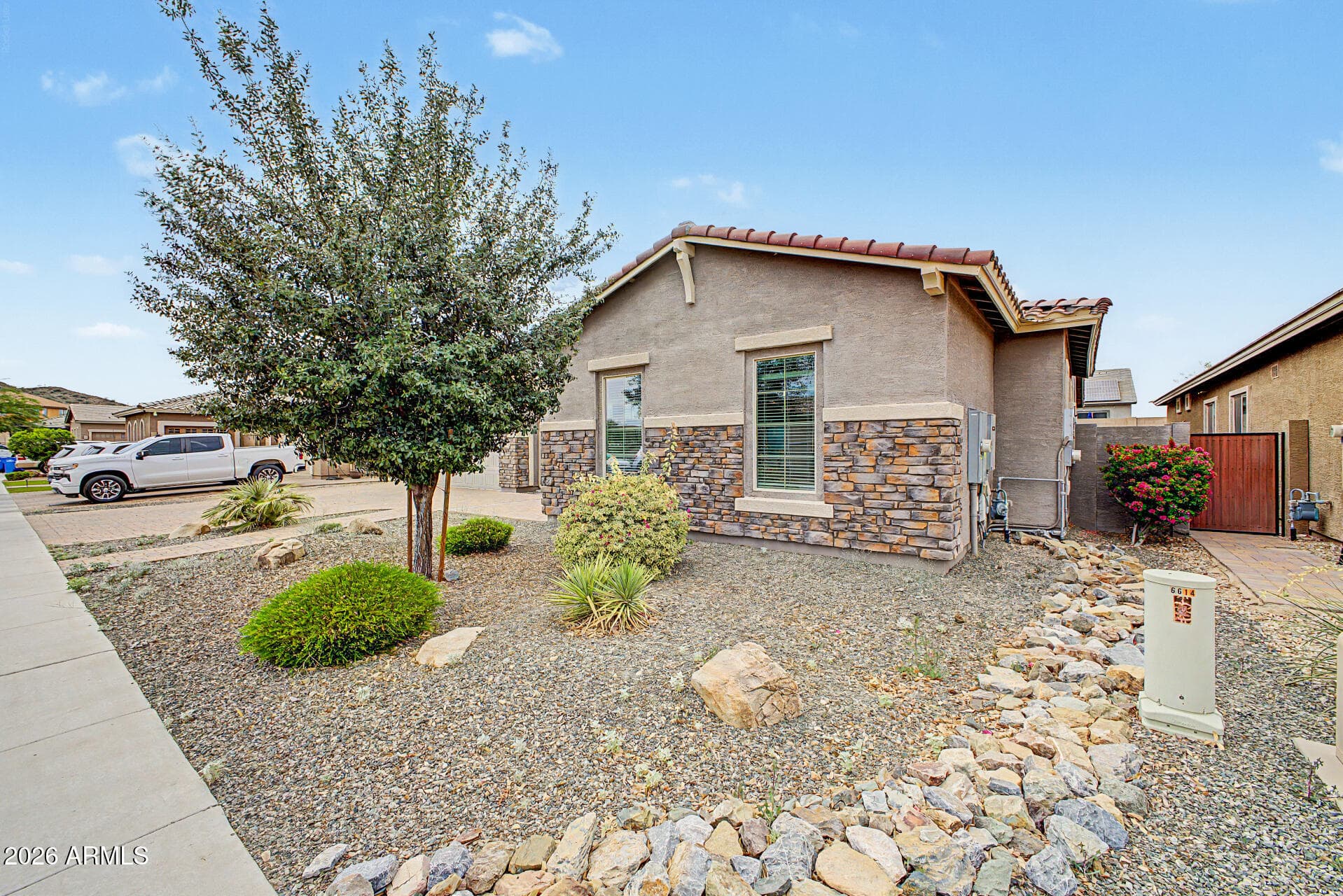 6618 W MADRE DEL ORO Drive, Phoenix, AZ 85083 — photo 10 of 50