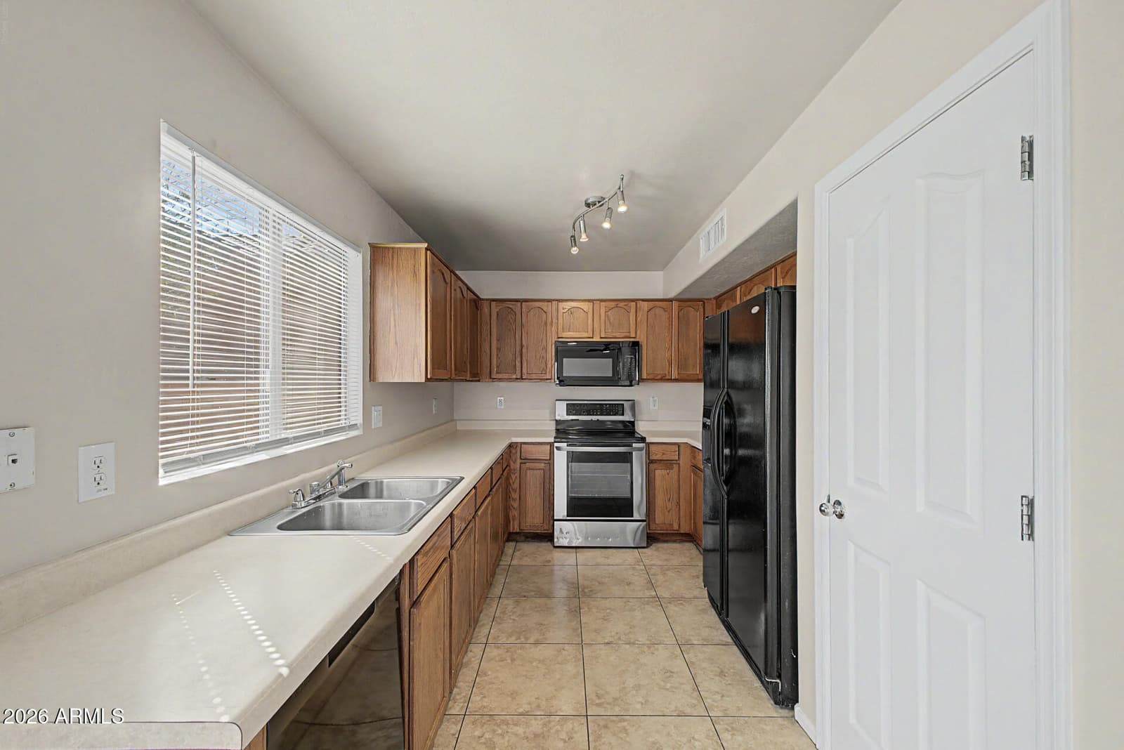 414 S 113TH Avenue, Avondale, AZ 85323 — photo 10 of 37