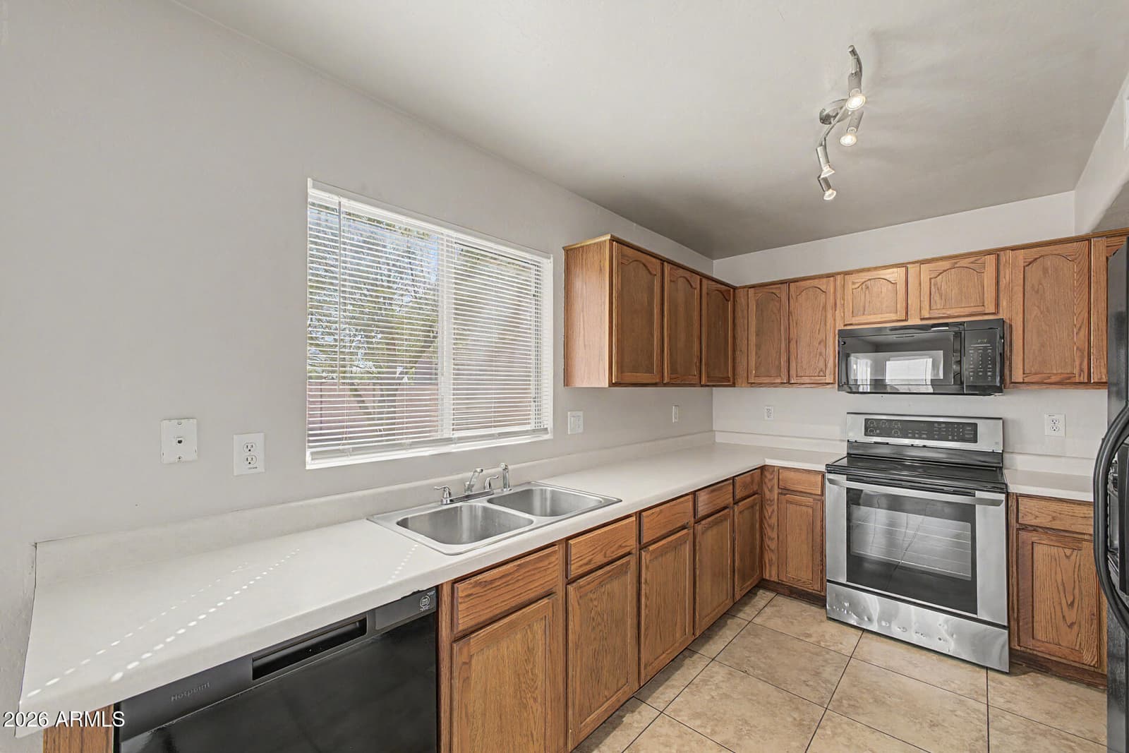 414 S 113TH Avenue, Avondale, AZ 85323 — photo 12 of 37