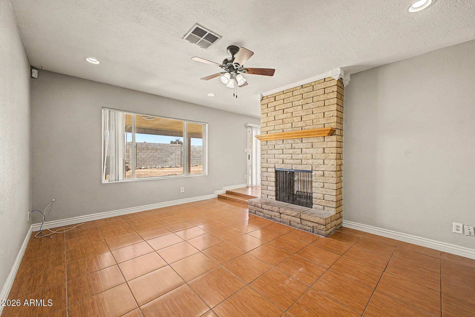 3410 W JUNIPER Avenue, Phoenix, AZ 85053 — photo 7 of 41