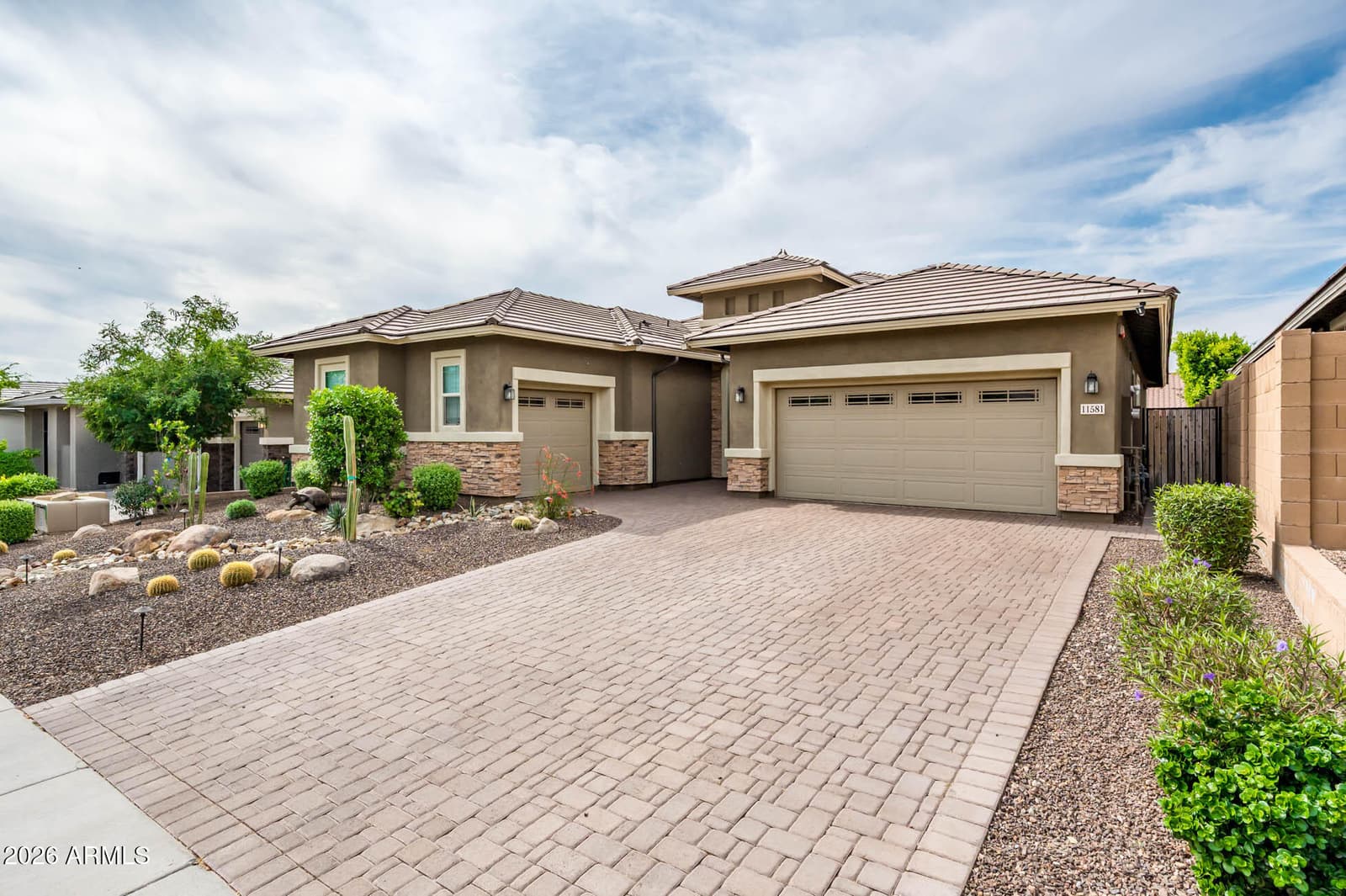 11581 W RED HAWK Drive, Peoria, AZ 85383 — photo 3 of 43