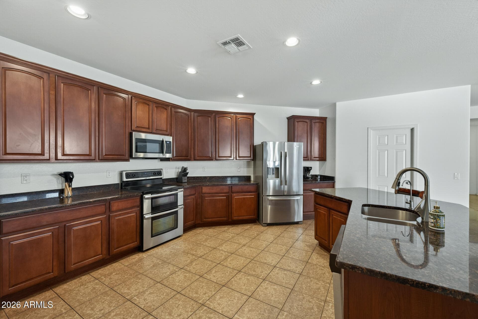 4132 E DEVON Drive, Gilbert, AZ 85296 — photo 11 of 47