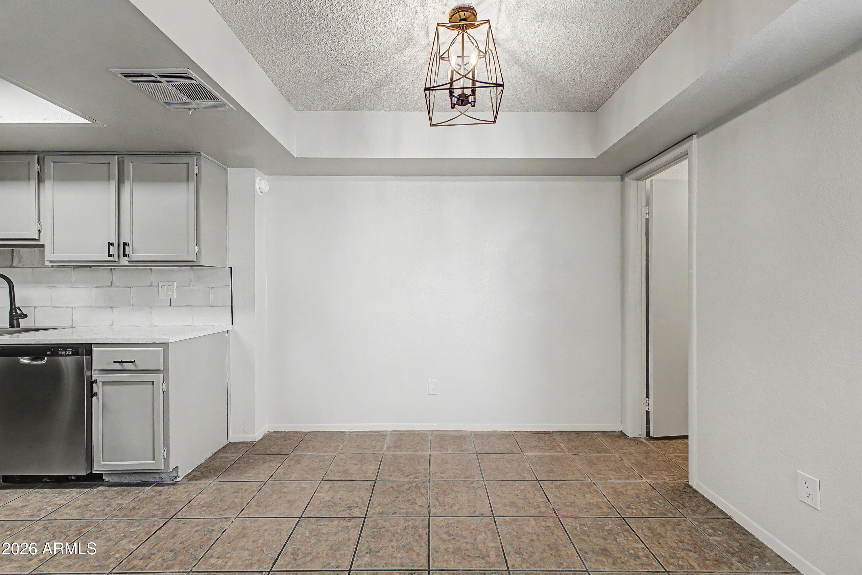 5838 N 48TH Avenue, Glendale, AZ 85301 — photo 5 of 17