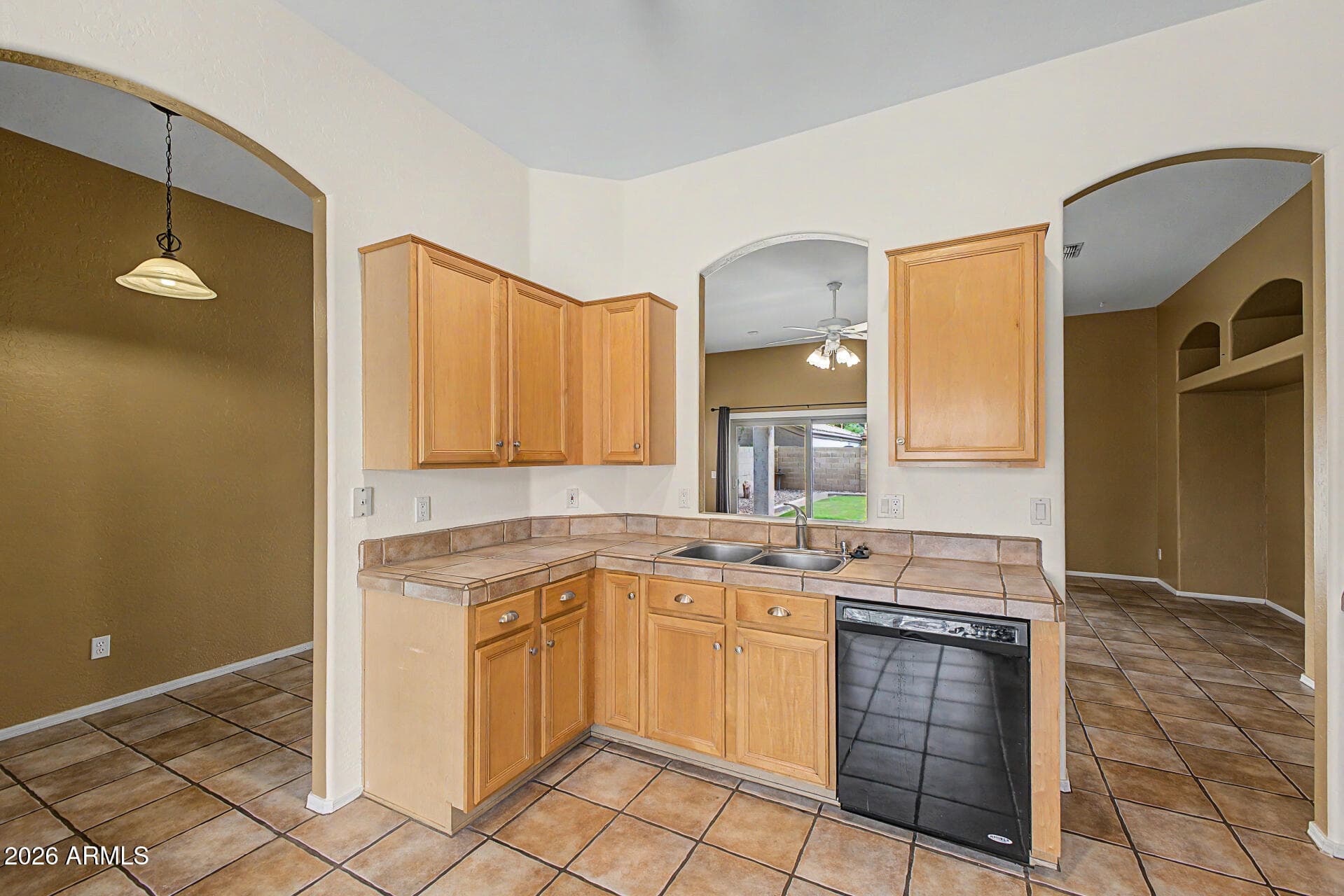 741 E RANCH Road, Gilbert, AZ 85296 — photo 13 of 39