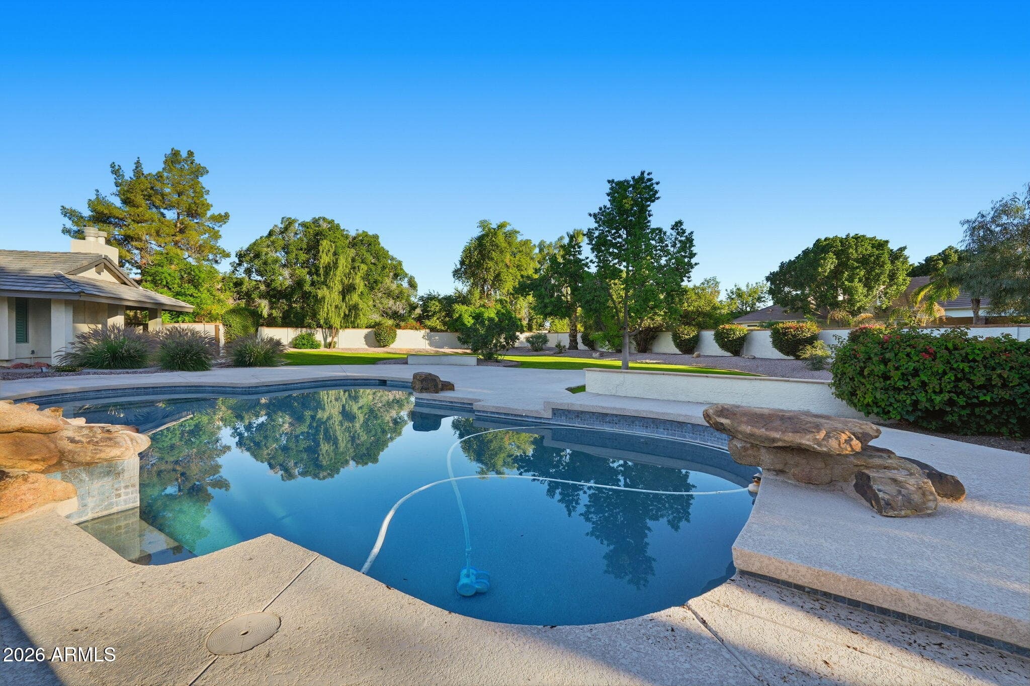 2173 E LA VIEVE Lane, Tempe, AZ 85284 — photo 4 of 95