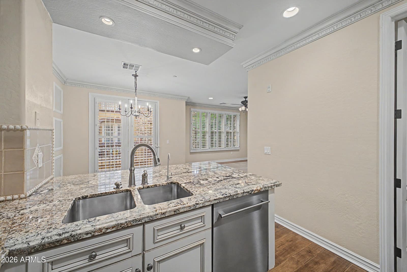 2450 E ROMA Avenue, Phoenix, AZ 85016 — photo 10 of 37