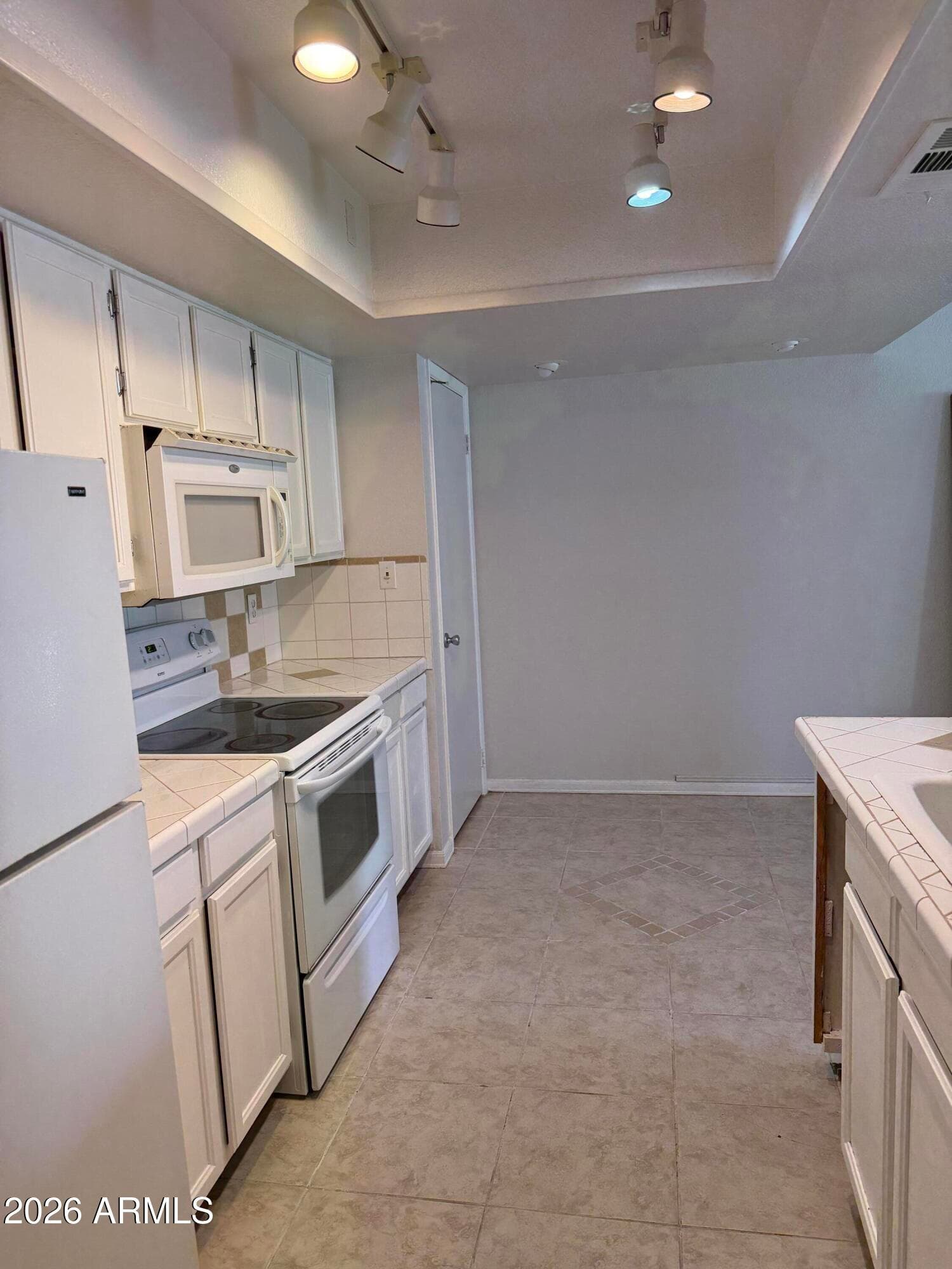 4730 W NORTHERN Avenue 2107, Glendale, AZ 85301 — photo 5 of 13