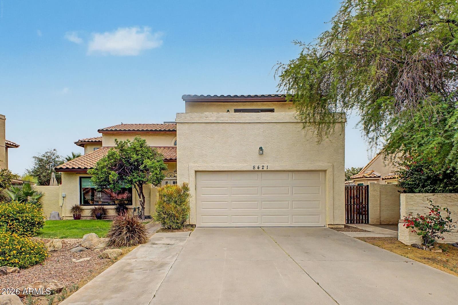8421 S KENWOOD Lane, Tempe, AZ 85284 — photo 2 of 48