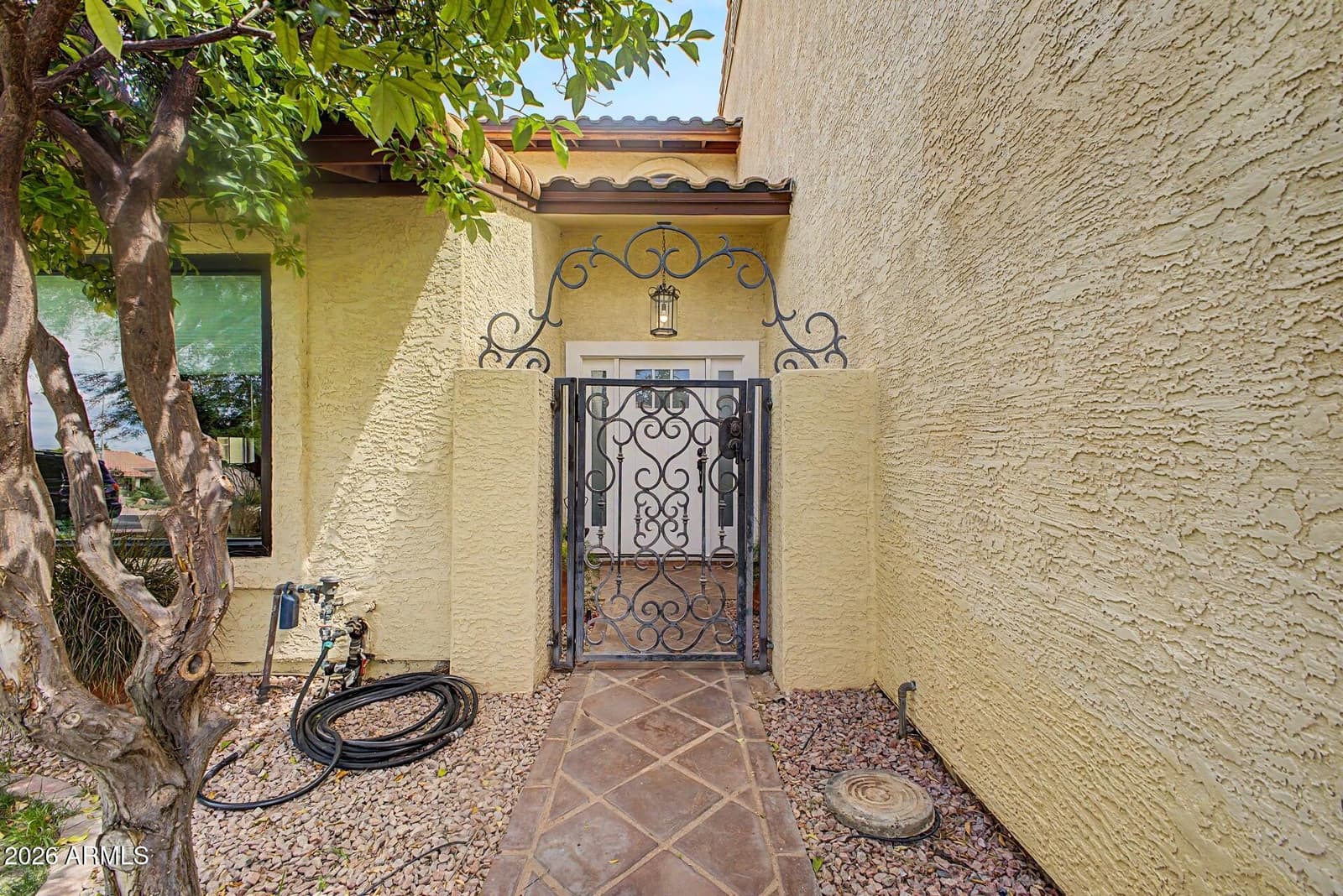 8421 S KENWOOD Lane, Tempe, AZ 85284 — photo 4 of 48