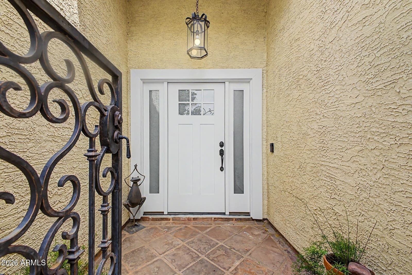 8421 S KENWOOD Lane, Tempe, AZ 85284 — photo 5 of 48