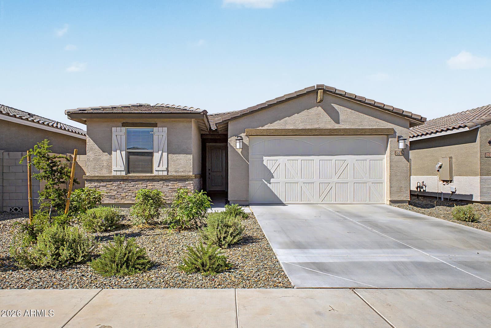 16014 W DESERT HOLLOW Drive, Surprise, AZ 85387 — photo 3 of 53