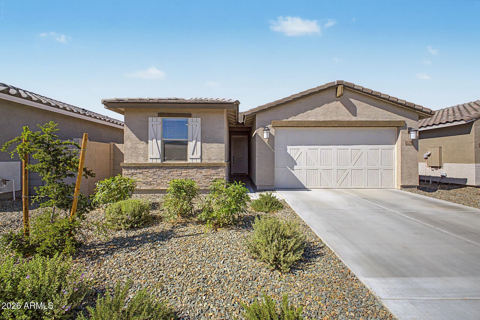 16014 W DESERT HOLLOW Drive, Surprise, AZ 85387 — photo 4 of 53