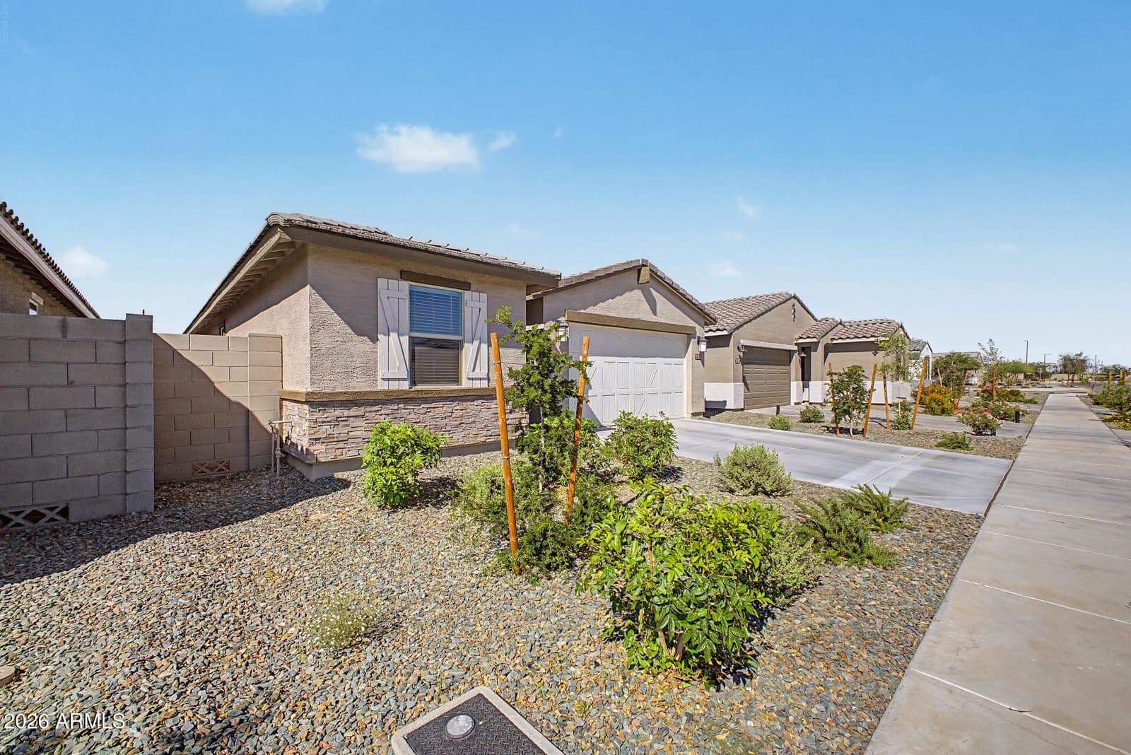 16014 W DESERT HOLLOW Drive, Surprise, AZ 85387 — photo 7 of 53