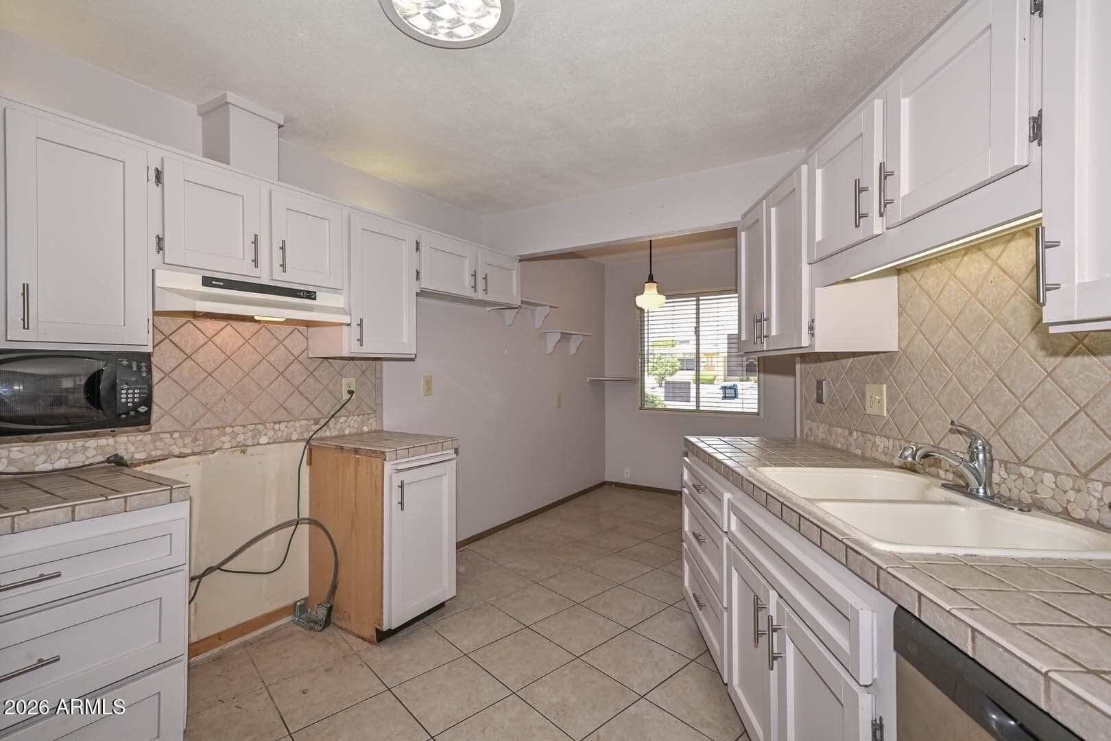 10109 W CAMPANA Drive, Sun City, AZ 85351 — photo 10 of 29