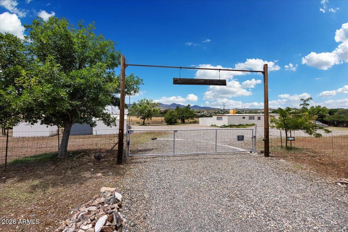 2900 S Holiday Drive, Dewey, AZ 86327 — photo 1 of 35