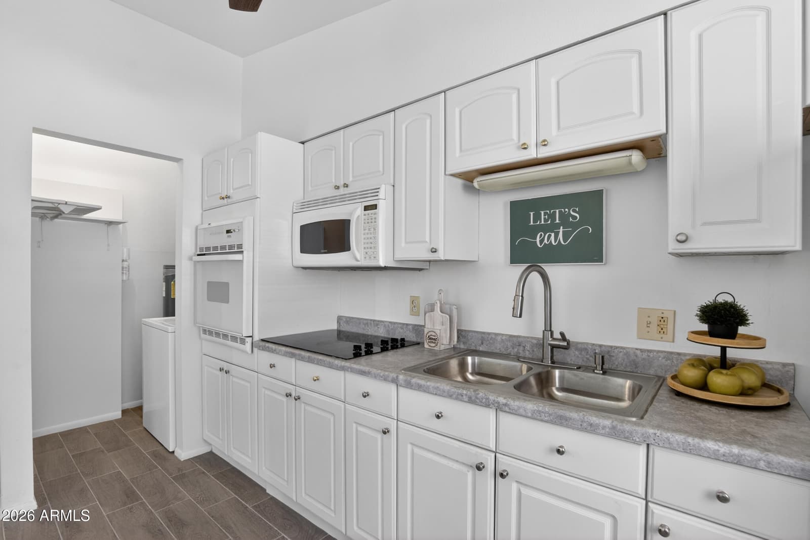 10582 W OAKMONT Drive, Sun City, AZ 85351 — photo 8 of 67