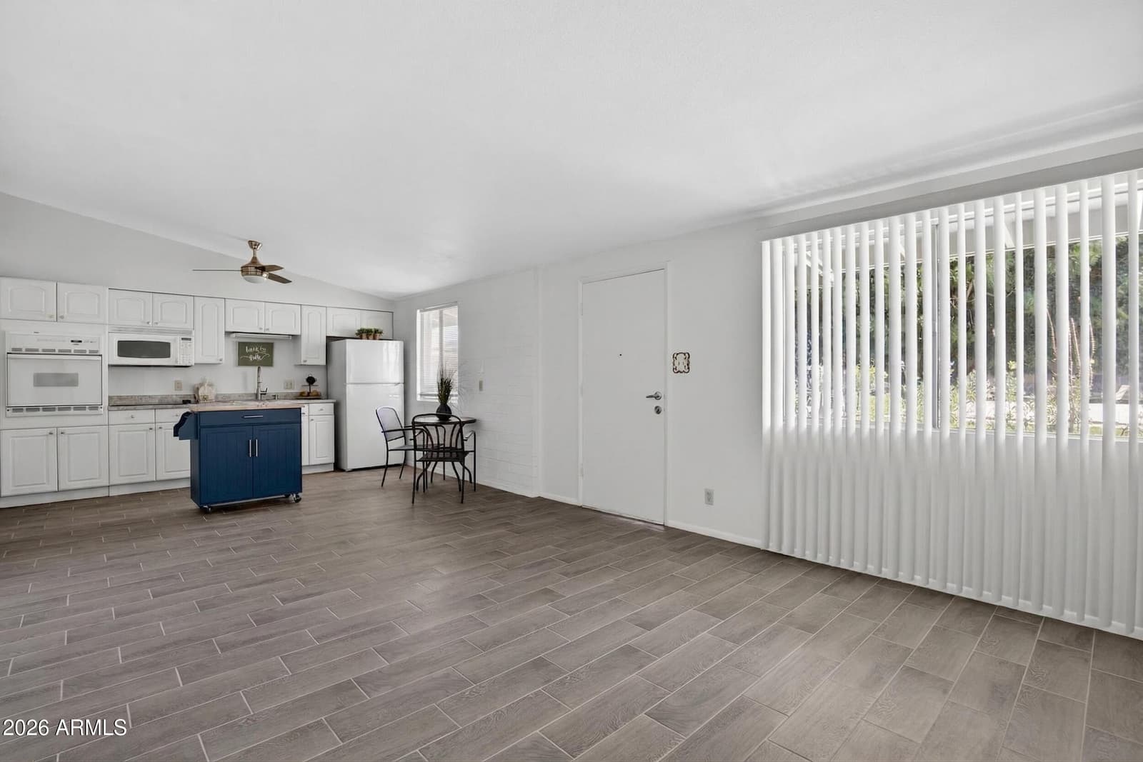 10582 W OAKMONT Drive, Sun City, AZ 85351 — photo 14 of 67