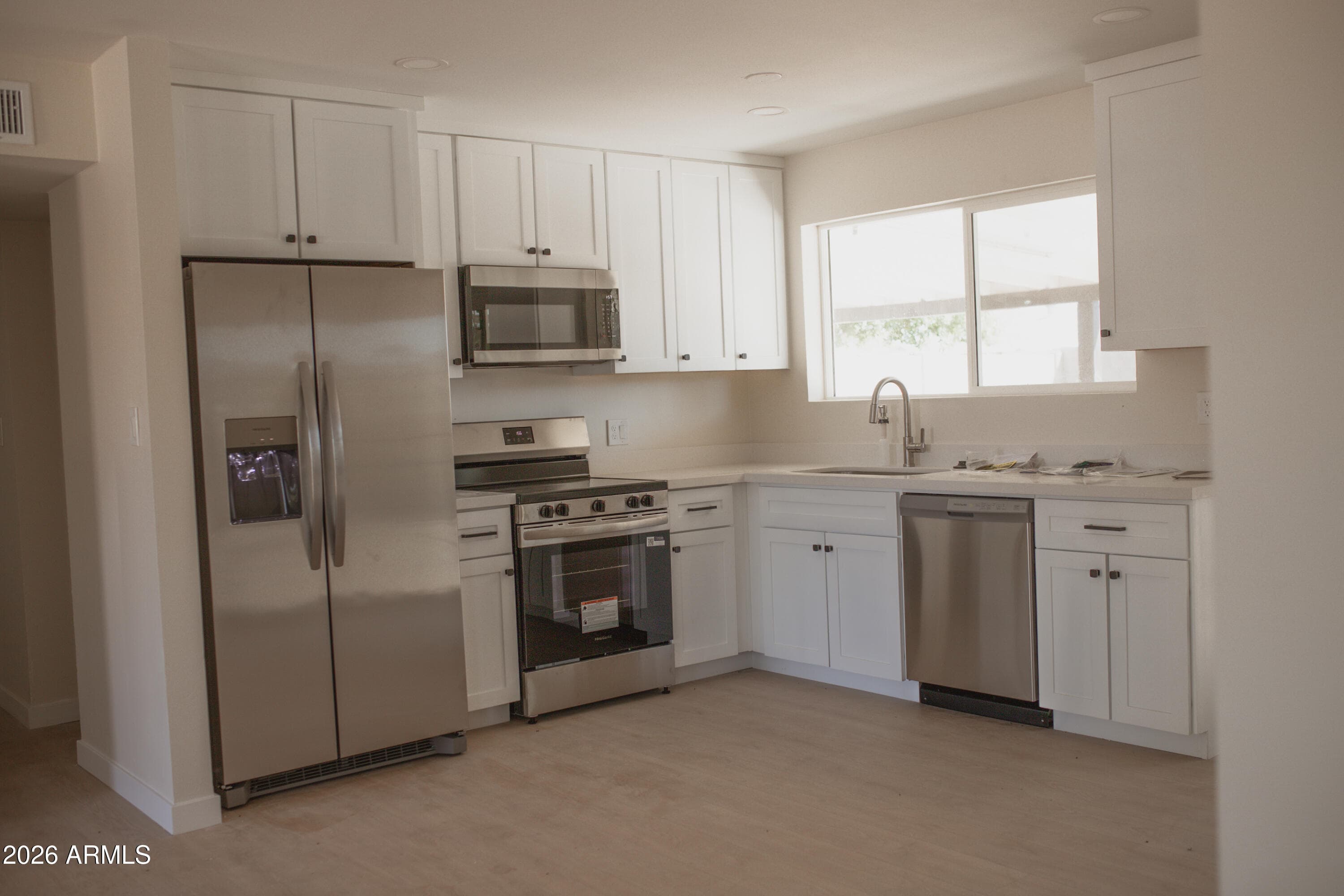 3739 W COLUMBINE Drive, Phoenix, AZ 85029 — photo 2 of 11