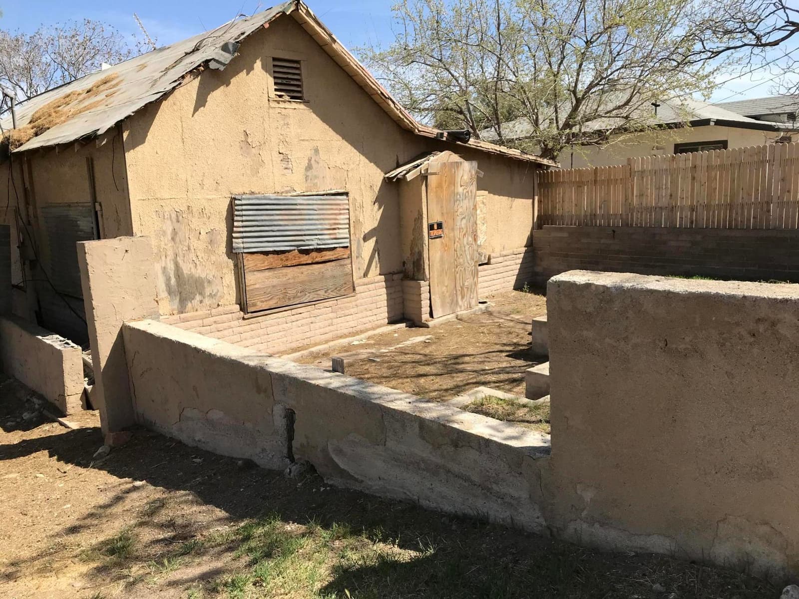 6001 S BOARD Drive, Miami, AZ 85539 — photo 1 of 9