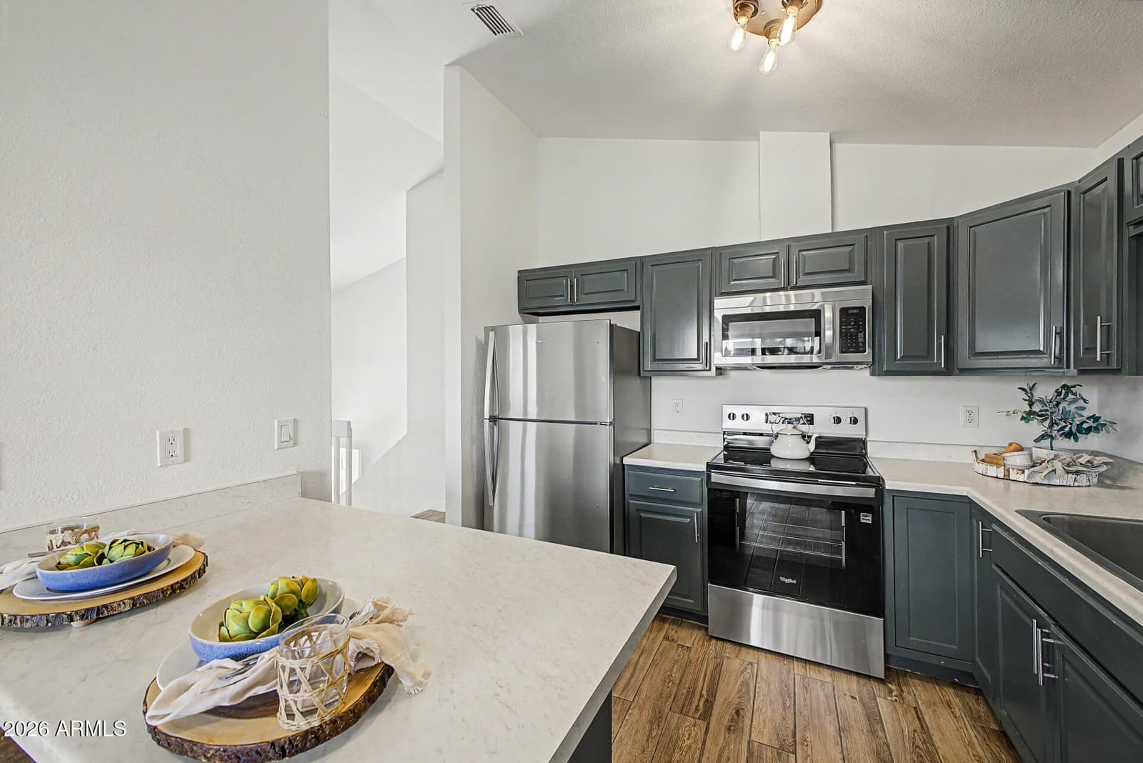 4021 E Amberwood Drive, Phoenix, AZ 85048 — photo 9 of 36