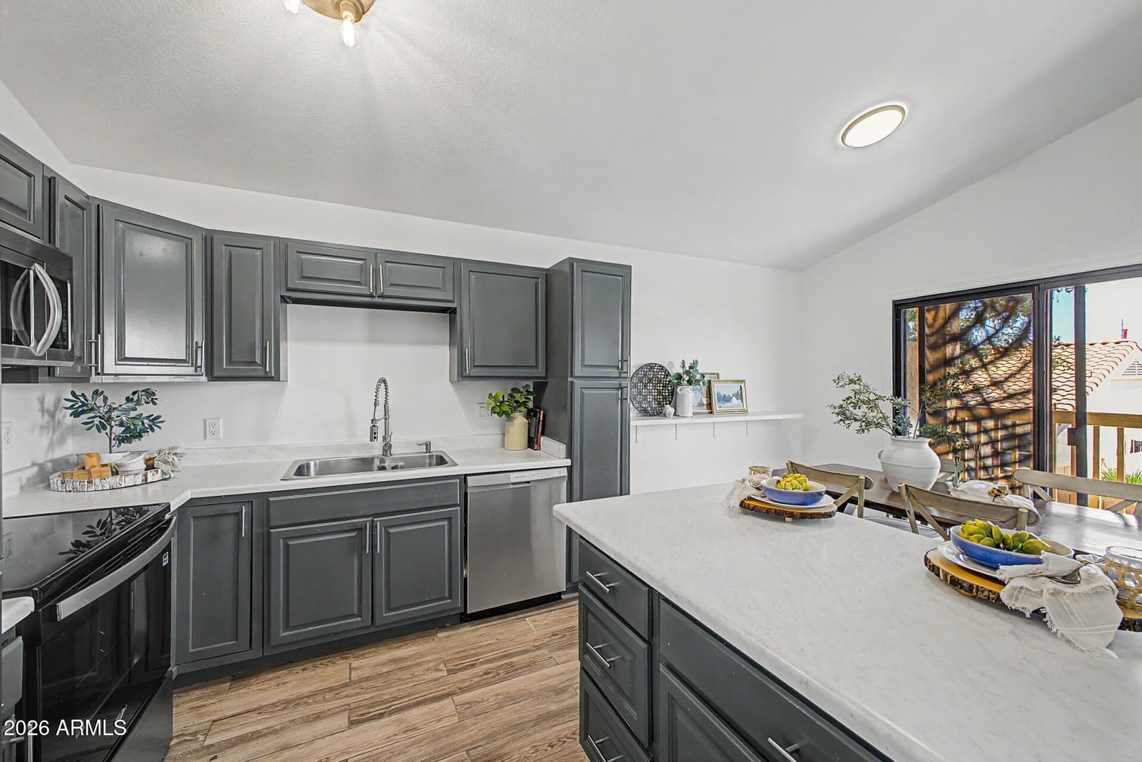 4021 E Amberwood Drive, Phoenix, AZ 85048 — photo 10 of 36