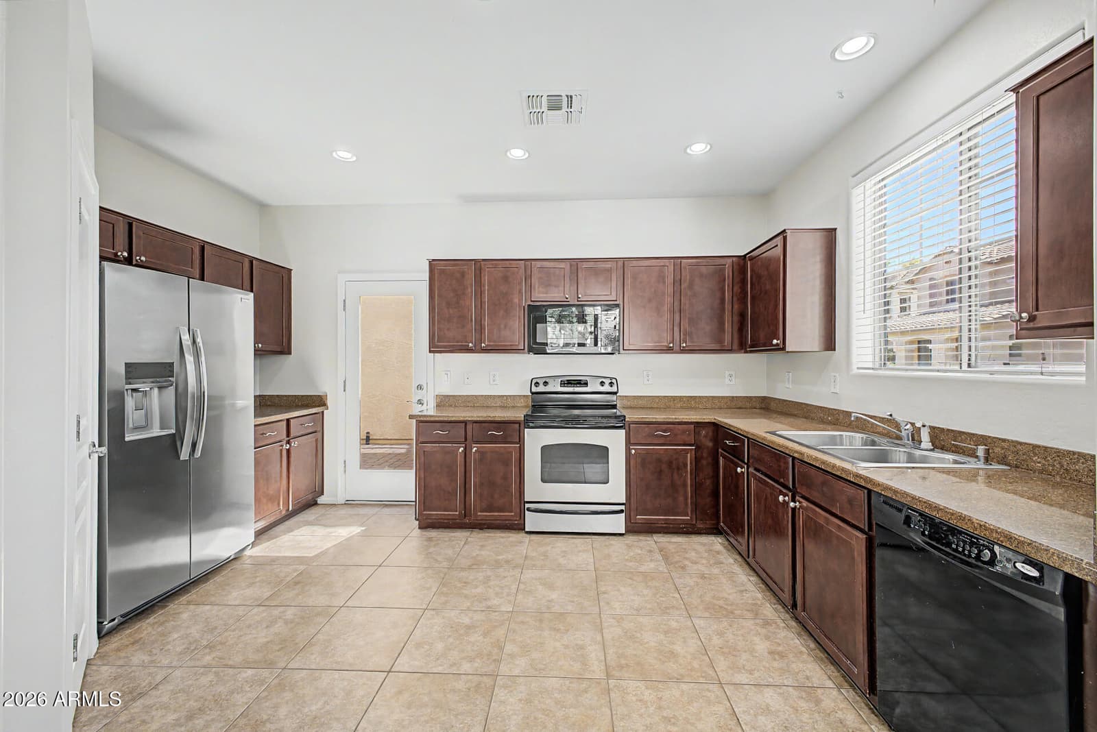 3905 S NAPA Lane, Gilbert, AZ 85297 — photo 11 of 58