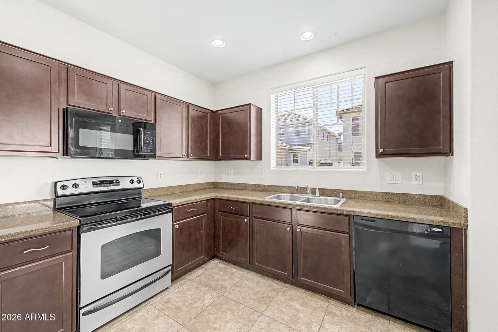 3905 S NAPA Lane, Gilbert, AZ 85297 — photo 12 of 58
