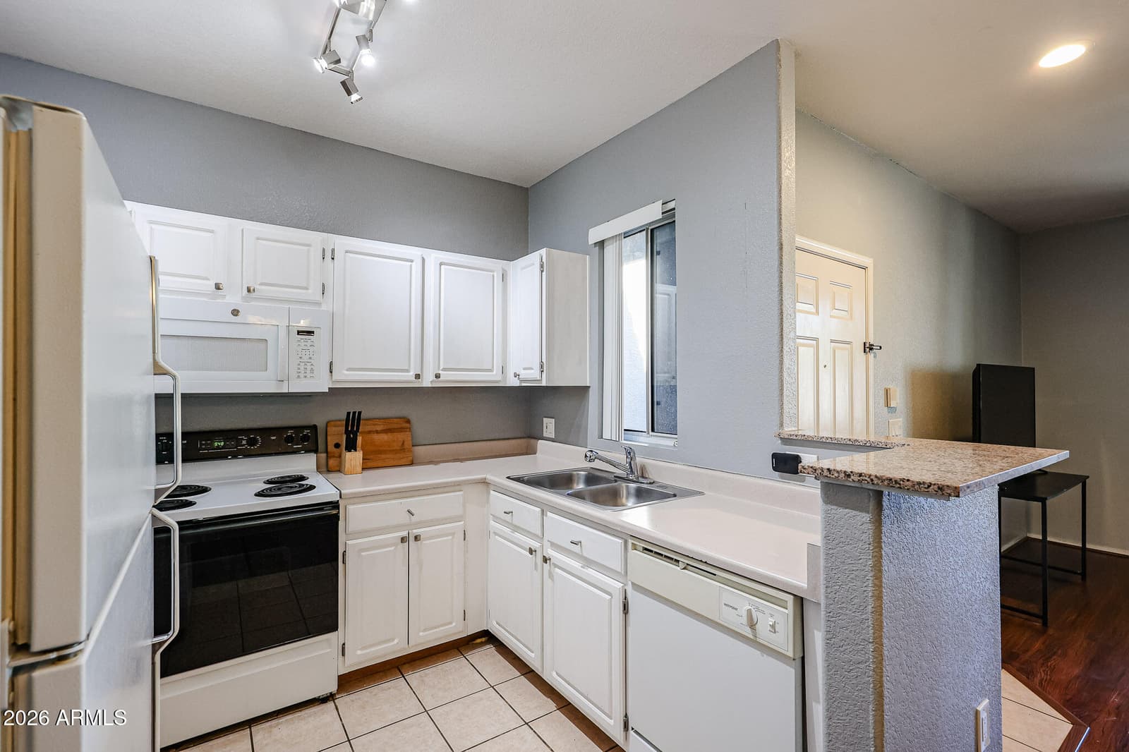 2929 W YORKSHIRE Drive 1128, Phoenix, AZ 85027 — photo 10 of 24
