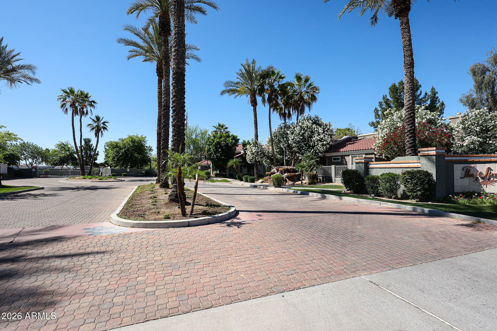 2929 W YORKSHIRE Drive 1128, Phoenix, AZ 85027 — photo 2 of 24