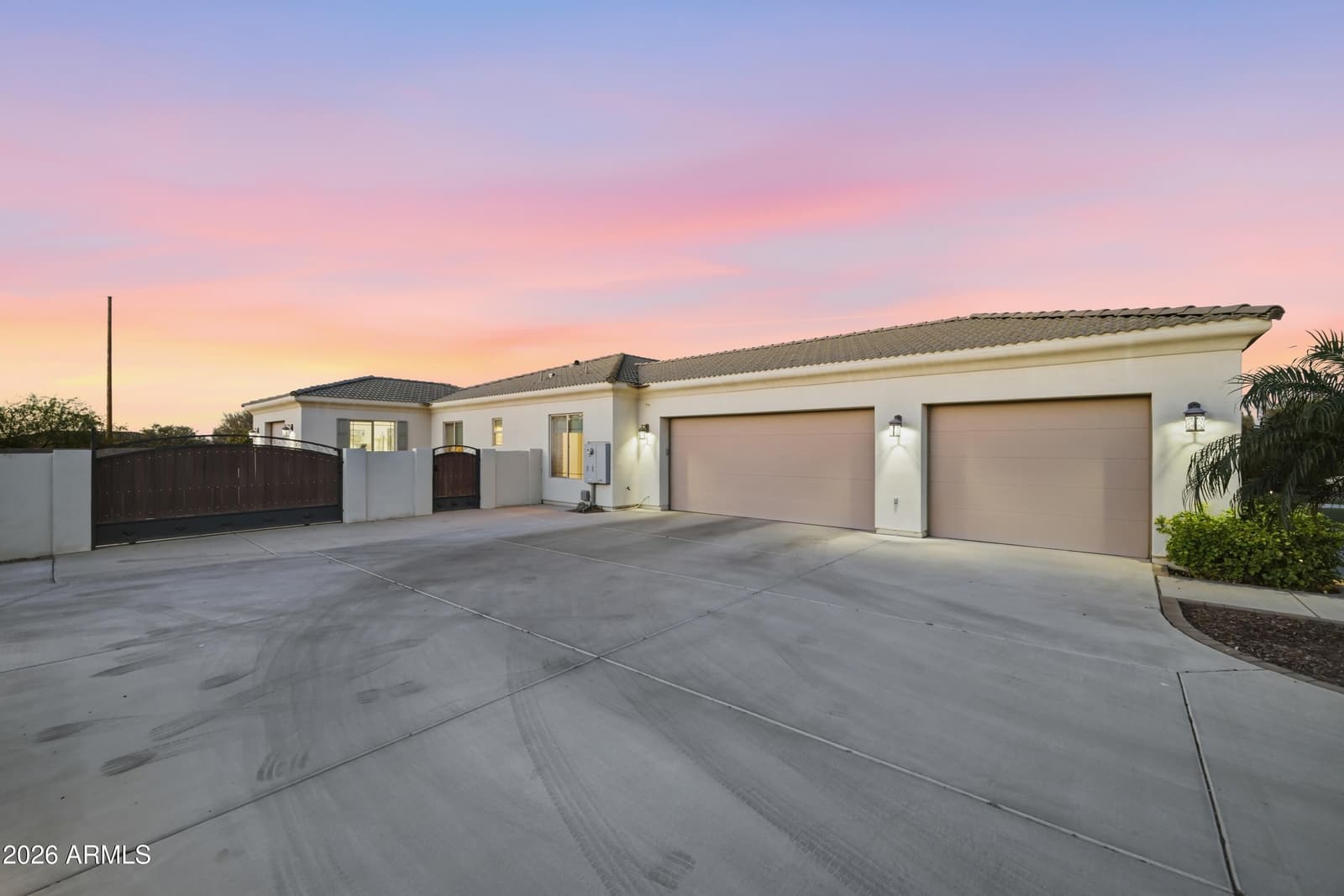 5586 W ROCK Court, San Tan Valley, AZ 85144 — photo 9 of 52