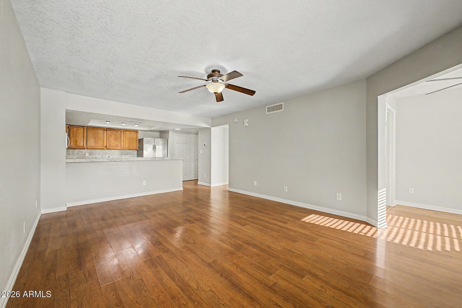 4730 W NORTHERN Avenue 1104, Glendale, AZ 85301 — photo 5 of 34